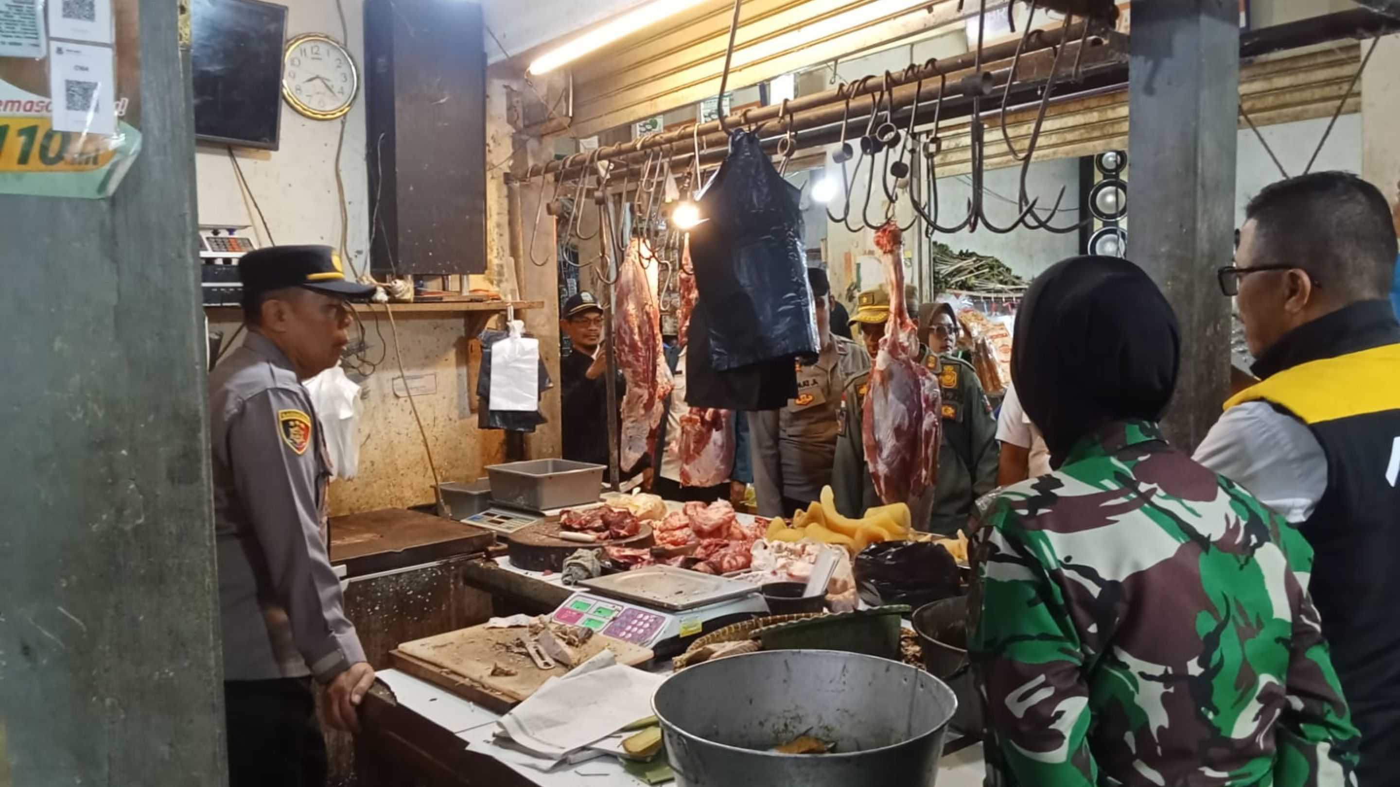 Harga Sembako di Pasar Wisata Samarang Dipantau Jelang Idul Fitri